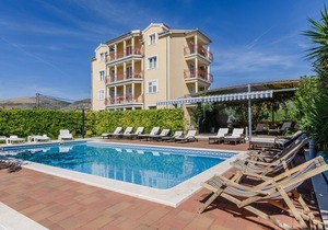 Apartmens Mary Nice house with multiple apartments 4