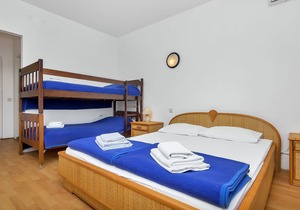 Apartment Ana - 5 m from beach: R3-14(4) - Cove Pokrivenik, Island Hvar, Croatia