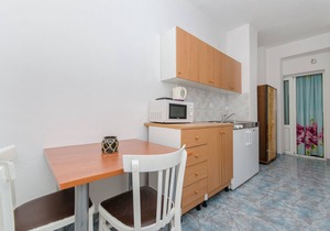 Apartment and Rooms Ivan (45191-A8) - Makarska