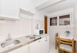 Apartment and Rooms Ivan (45191-A15) - Makarska