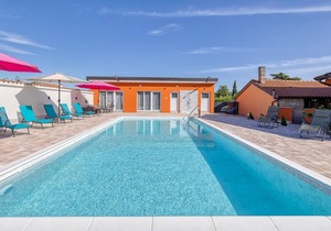 Apartment Danka A2 with Pool