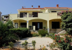 Apartment Davor - 20m from sea : A1(2+2) - Mali Iz (Island Iz), Zadar riviera, Croatia