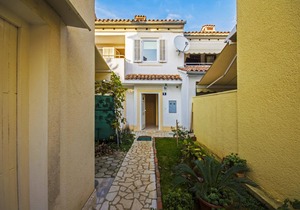 Apartment Gogic with Balcony