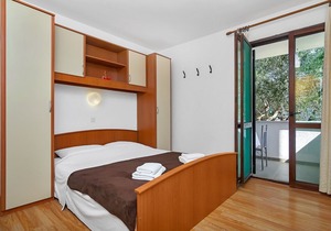 Apartment Igor - 5 m from beach: SA4(4) - Cove Pokrivenik, Island Hvar, Croatia