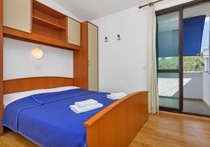 Apartment Igor - 5 m from beach: SA6(2+2) - Cove Pokrivenik, Island Hvar, Croatia