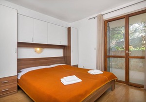 Apartment Igor - 5 m from beach: SA2(4) - Cove Pokrivenik, Island Hvar, Croatia