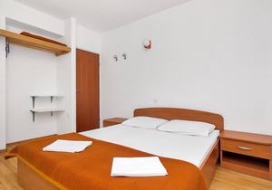 Apartment Igor - 5 m from beach: A(6+2) - Cove Pokrivenik, Island Hvar, Croatia