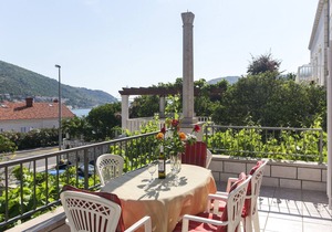 Apartment in Dubrovnik with swimming pool and sea view (A3)