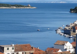 Apartment Jakša - close to the sea & free parking: A2(2) - Vis, Island Vis, Croatia