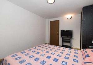 Apartment Jakša - close to the sea & free parking: A1(2+2) - Vis, Island Vis, Croatia