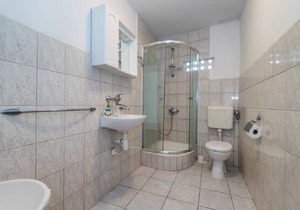 Apartment Jakša - close to the sea & free parking: A3(4) - Vis, Island Vis, Croatia