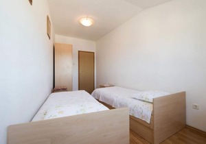 Apartment Jakša - close to the sea & free parking: A3(4) - Vis, Island Vis, Croatia