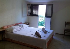 Apartment Kaleb - next to the seashore: SA11-Miro 35(2) - Stomorska, Island Solta, Croatia