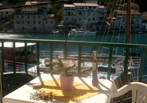 Apartment Kaleb - next to the seashore: SA1-Klara 21(2) - Stomorska, Island Solta, Croatia