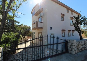Apartment Mare-200 m from the beach A2(4) - Mandre, Island Pag, Croatia