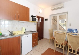 Apartment Mare-200 m from the beach A1(2+2) - Mandre, Island Pag, Croatia