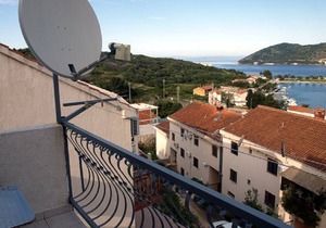 Apartment Mato - free barbecue: SA3(3) - Vis, Island Vis, Croatia