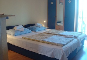 Apartment Mato - free barbecue: SA3(3) - Vis, Island Vis, Croatia