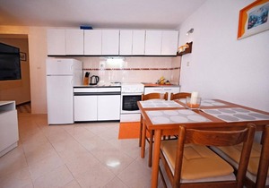 Apartment Mihovilovic - 50 m from beach: A1(4) - Slatine, Island Ciovo, Croatia