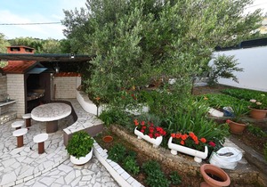 Apartment Mihovilovic - 50 m from beach: A1(4) - Slatine, Island Ciovo, Croatia