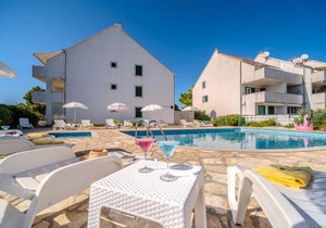 Apartment Milna - with Swimming Pool & Amazing Seaviews, above Bijaka Beach