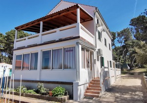 Apartment near the sea