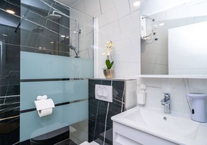 Apartment & Rooms Papa - Premium Double or Twin Room with Balcony and Partial Sea View