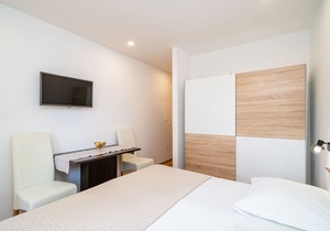 Apartment & Rooms Papa - Standard Double Room with Balcony and Partial Sea View