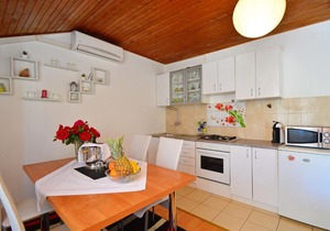 Apartment Ruža-1 by Interhome