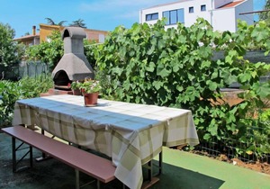 Apartment Ruža (PUL610) in Pula - 8 persons, 4 bedrooms