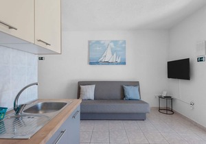 Apartment Uga2 - 70m from the beach: A2-prizemlje(3+1) - Mandre, Island Pag, Croatia
