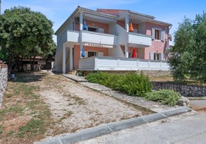 Apartment Uga2 - 70m from the beach: A2-prizemlje(3+1) - Mandre, Island Pag, Croatia