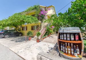 Apartments and Rooms Anita