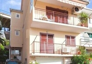 Apartments Anesa, (13863), Podgora, hr