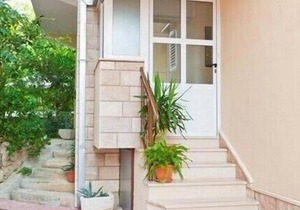 Apartments Anesa, (13864), Podgora, hr