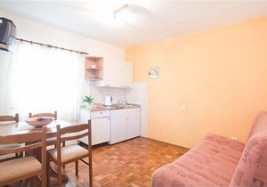 Apartments Anesa, (13865), Podgora, hr