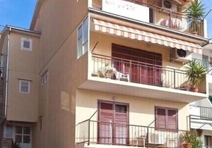 Apartments Anesa, (13865), Podgora, hr