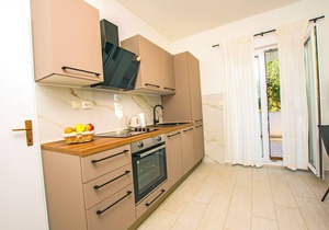 Apartments Aurora (74831-A2) - Mrljane