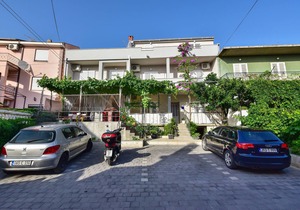 Apartments Bernarda (66331-A2) - Makarska