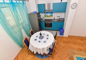 Apartments Bernarda (66331-A4) - Makarska