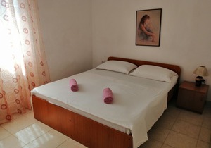 Apartments Boni (69571-A5) - Gdinj - island Hvar
