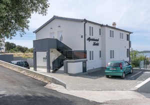 Apartments Katic (56891-A3) - Razanj