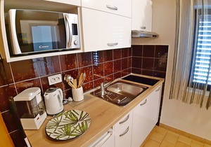 Apartments Mirjana, (14335), Banjol, Croatia
