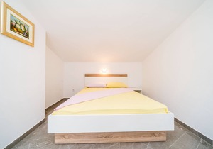 Apartments & Rooms Barišić - Double Room with Balcony and Garden View