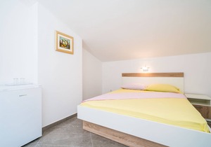 Apartments & Rooms Barišić - Double Room with Balcony and Garden View