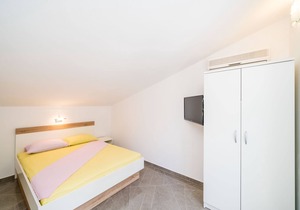 Apartments & Rooms Barišić - Double Room with Balcony and Garden View