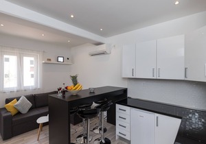 Apartments Siblings - Premium Two Bedroom Apartment with Terrace and Garden View (CETVRTI)
