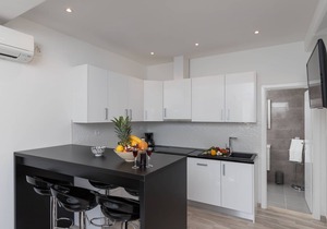 Apartments Siblings - Premium Two Bedroom Apartment with Terrace and Garden View (CETVRTI)