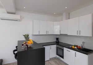 Apartments Siblings - Premium Two Bedroom Apartment with Terrace and Garden View (CETVRTI)