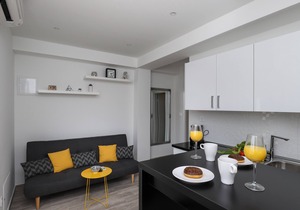 Apartments Siblings - Standard One Bedroom Apartment with Terrace and Garden View (DRUGI)
